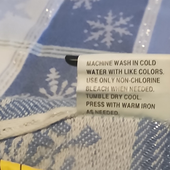 COTTON SNOWFLAKE PATTERN OBLONG TABLECLOTH BLUE WHITE SILVER - Picture 2 of 10